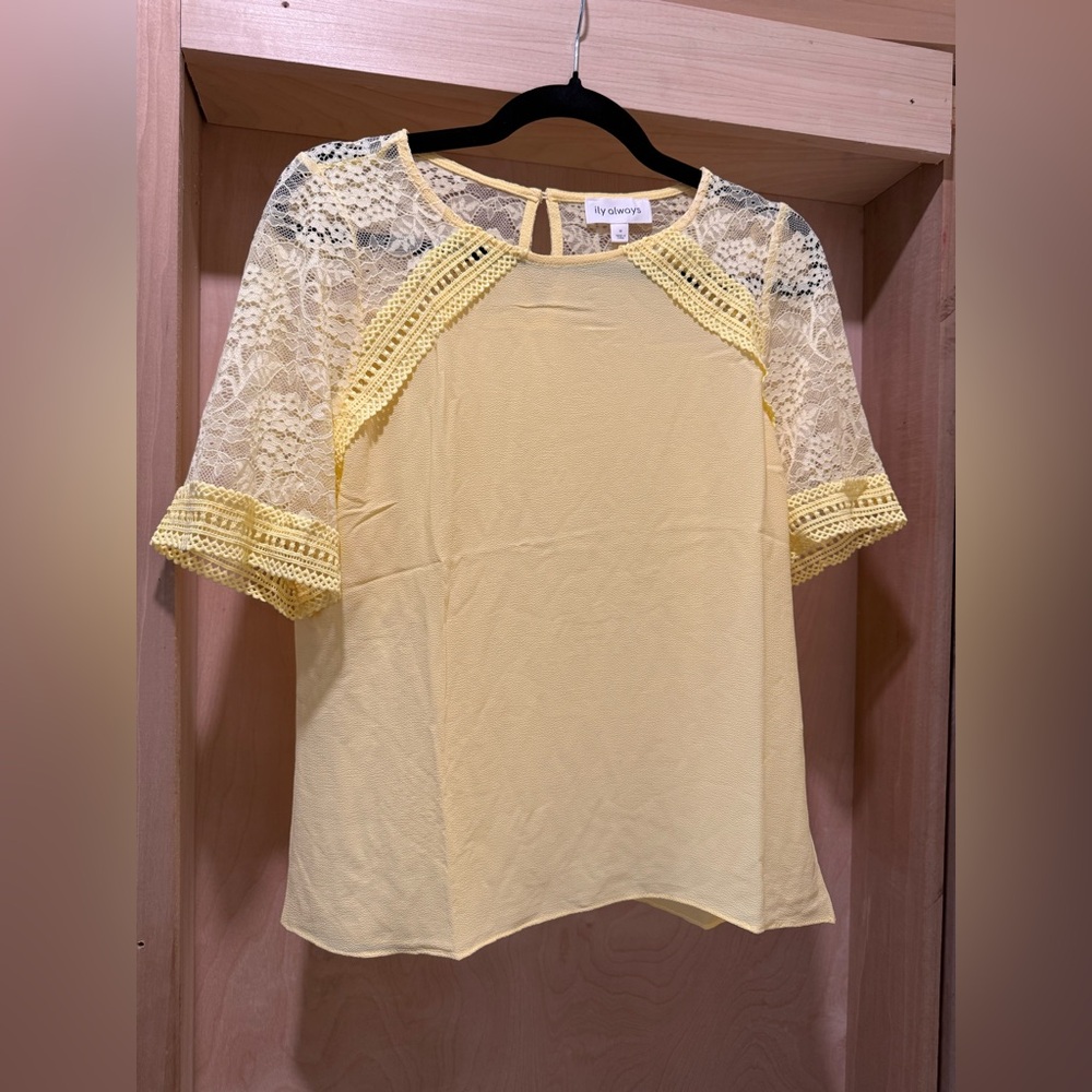 ILY Always Pale Yellow Lace Sleeve Blouse Size Medium NEW